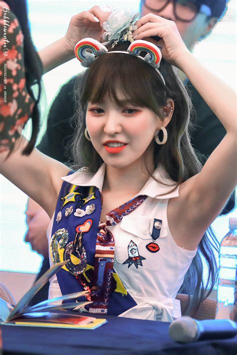 The group's name represents its concept, defined by two different images, red and velvet. Wendy - Red Velvet NSFW : KpopArmpit