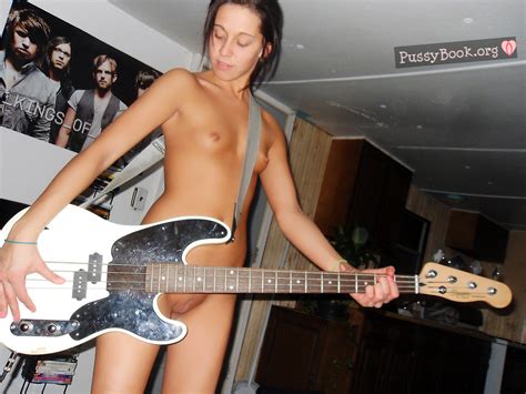 Naked Guitarist Girl Pussy Pictures Asses Boobs Largest Amateur