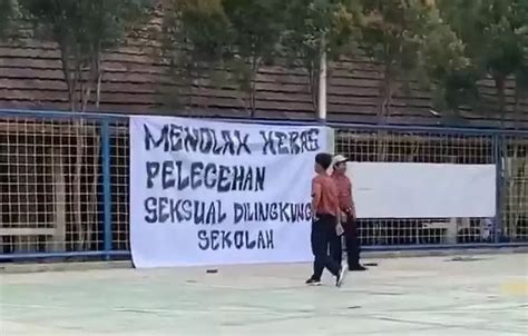 Oknum Guru Diduga Lecehkan Siswi Puluhan Murid Sman Di Tangerang Demo
