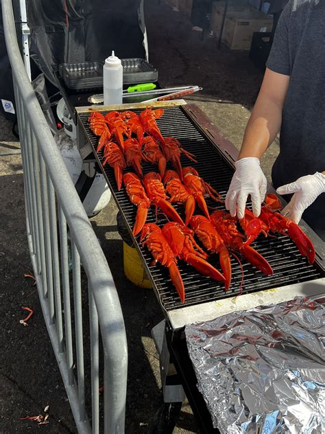 Smokin’ in the USA on Twitter: "Did somebody order Lobsters..? This guy