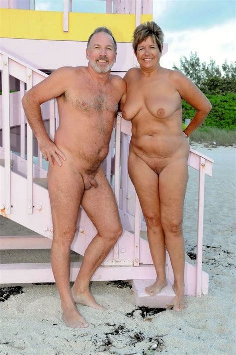 ヌードビーチ成熟したカップル 美しいエロティックとポルノ写真
