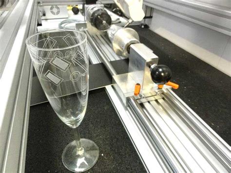 Die lasergravur von glas erfordert sehr viel knowhow, um bestmögliche ergebnisse auf diesem einzigartigen material zu erreichen. Glasgravuren: Glas gravieren - Bilder und Fotos in Glas ...