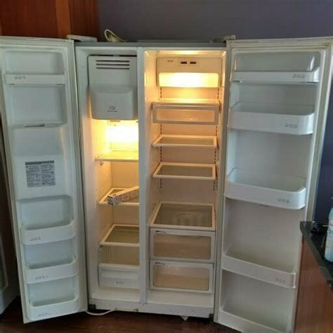 These two door fridge are designed for efficiency. American 2 door fridge freezer LG Premium Digital with ...