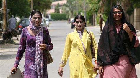 Pakistans Transgender Community Cautiously Welcomes Marriage Fatwa