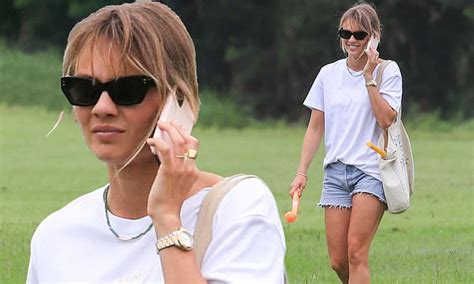 Elyse Knowles Shows Off Her Leggy Figure In Daisy Dukes In Byron Bay