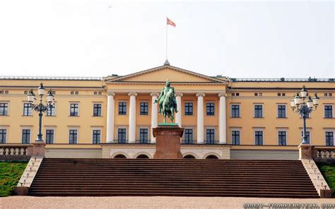 Download The Royal Palace At Twilight Oslo Wallpaper