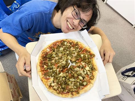 Taste Testing Dominos Pizzas Tsundere Pizza With Soranews24s Biggest