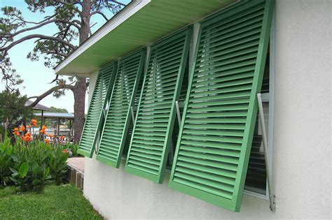 Teralis Kayu Susun Rapat