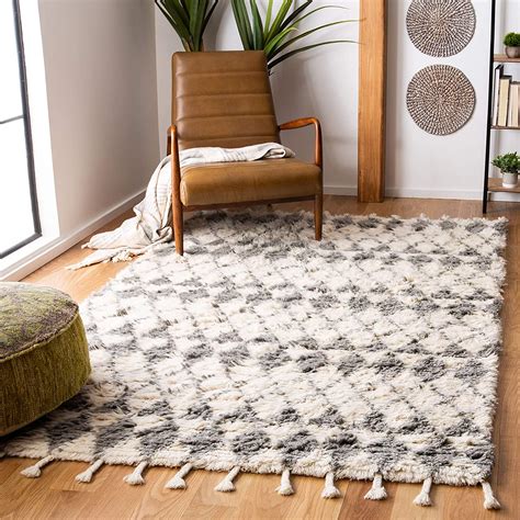 Scandinavian Knotted Pile Rug Wool Light Grey And Ivory Tasseled Ends