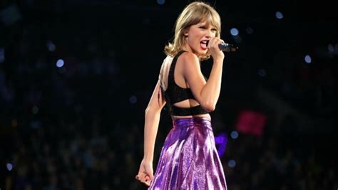 Taylor Swift Signs Exclusive Global Publishing Agreement With Universal