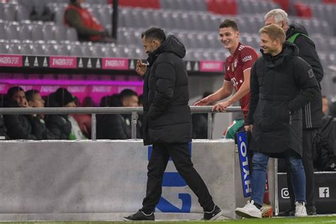 Fc Bayern Pavard Rennt Mitten Im Spiel Aufs Klo Nagelsmann Klärt