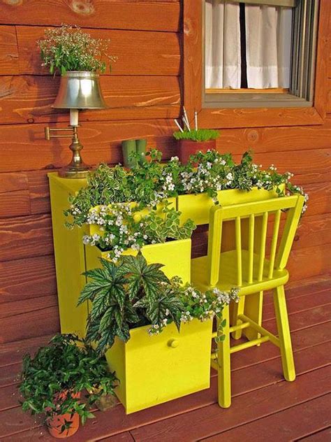 These gardeners don't have to feel left out, however, as they can still hone their green thumb by using garden planters. On Funny Gartendeko yourself - DIY Planters | Interior ...