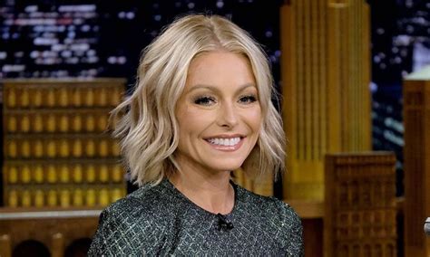 Kelly Ripa Reveals Problem Shes Experiencing At Home During Live Tv