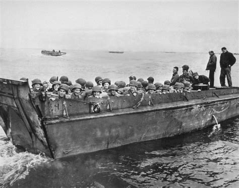 Us Soldiers In A Landing Craft Only The Brave World War Two
