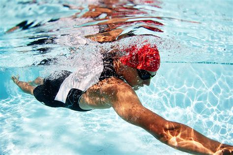 Male Swimmer Athlete Swimming Underwater Stock Image F0185101