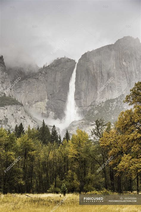 Green Trees With Misty Waterfall Yosemite National Park — Rock Face