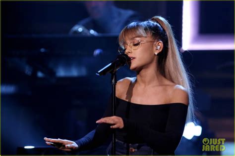 Ariana Grande Performs Jasons Song Gave It Away On The Tonight