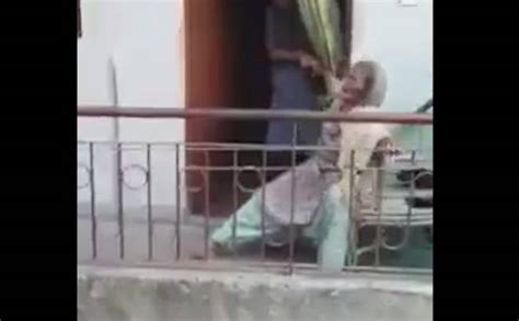 Shocking Woman Brutally Beats 85 Year Old Mother In Delhi News Nation English