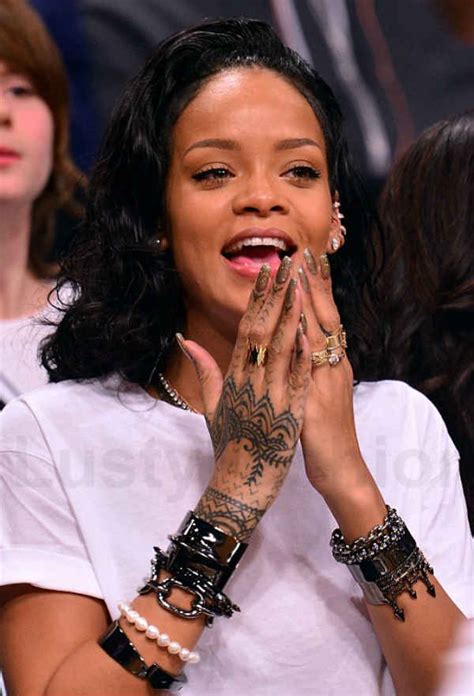 In Pics Rihannas All Of The 20 Tattoos Catch News