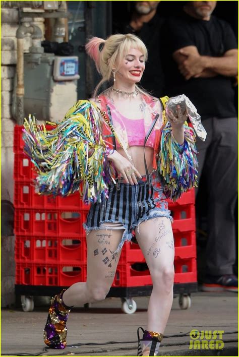 Margot Robbie As Harley Quinn In Birds Of Prey First Look Pics