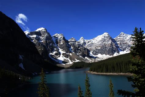 Moriane Lake Banff National Park Alberta Canada