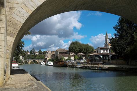 In partnership with booking, we offer a wide range of accommodation (hotels, gîtes, b&bs, campsites, apartments) in the department of your choice. Tourisme dans le Lot-et-Garonne - Archives
