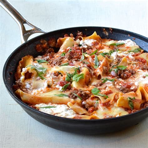 This is the kind of healthy eating we can get down with. Healthy Skillet Lasagna - Apple of My Eye