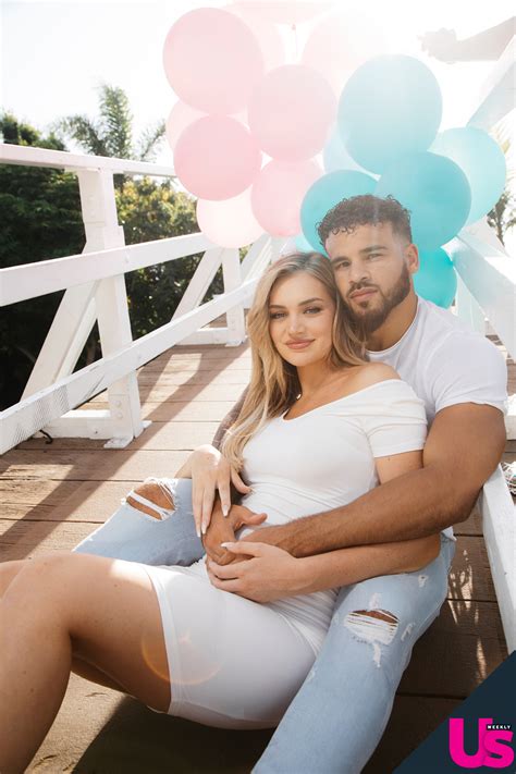 Cory Whartons Daughter Joins Pregnancy Shoot With Taylor Selfridge