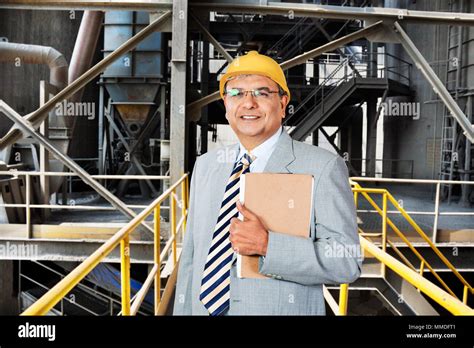 Supervisor Production Hi Res Stock Photography And Images Alamy