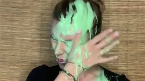 Mtv Movie Tv Awards Scarlett Johansson Gets Slimed By Colin