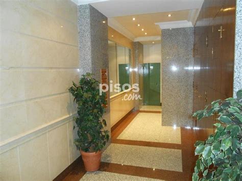 Alquiler y venta de pisos en laredo. Piso en venta en Calle de Uría en Centro por 435.000