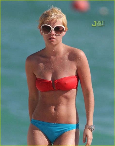 Elisha Cuthbert In Bikini Otaewns My XXX Hot Girl