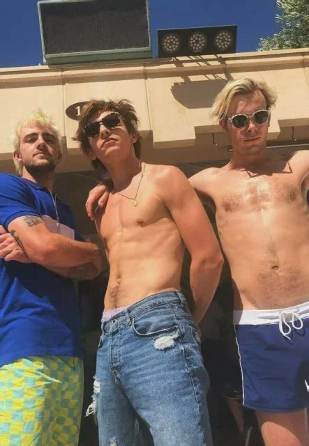 Shirtless Male Beefcake Hollywood Hunk Ross Lynch Hot Dudes Photo 4x6
