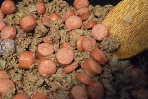 8 large hot dogs, preferably 6 to 1s (6 hot dogs to a pound) 8 thin slices bacon, such as oscar mayer. Hot Dog and Hamburger Cowboy Beans | Soulfully Made
