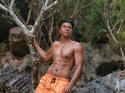 LOOK Jerald Napoles Free Dives To See Shipwreck In Coron GMA