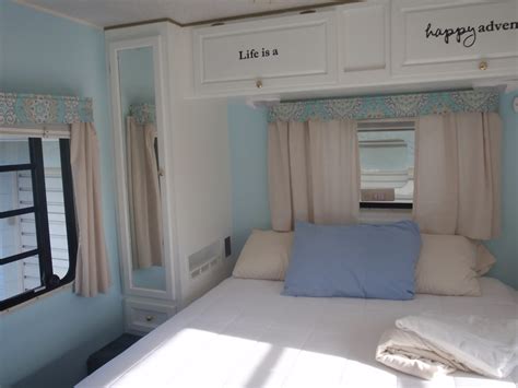 Find out the best way i'm not a fan of latex paint for cabinetry, and it wouldn't be my first choice. Bluebirds Nest: Painting RV Cabinets and Walls