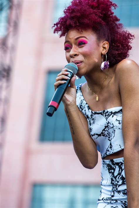 19 Year Old Ravyn Lenae Proves She Has Talent To Spare At Amf Blurred