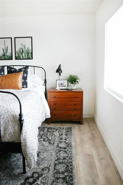 I'm super excited to share my we will be sharing our rustic bedroom makeover in three parts, today is all about the basics. Black & White Boho Inspired Bedroom Makeover