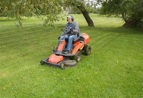 Top 5 Best Riding Lawn Mowers For Rough Terrain Buying Guide