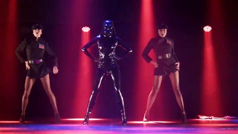 Star Wars Si Mette A Nudo Lo Show Burlesque Empire Strips Back Negli