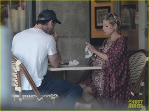 Chris Hemsworth Elsa Pataky Enjoy A Pizza Lunch Date Photo