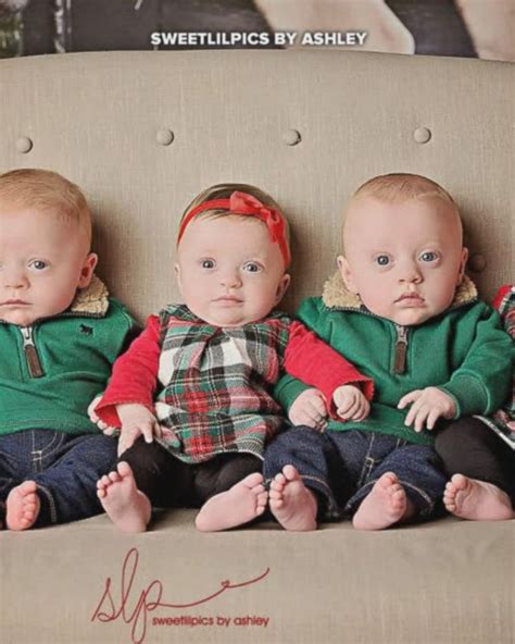 Quintuplets Spread Quintmas Cheer With Christmas Photos Good