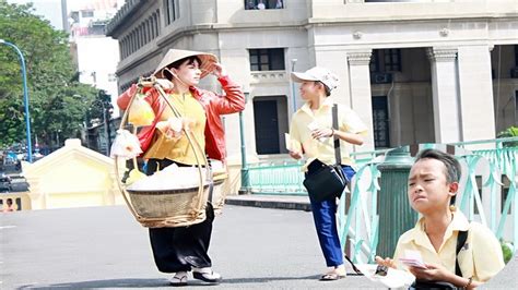 Đặt 2 que đo của đồng hồ vạn năng số vào 2 đầu điện trở (đo song song). Hồ Văn Cường bật khóc khi quay MV đầu tay cùng mẹ nuôi Phi ...
