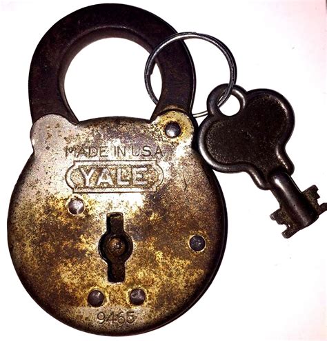Antique Vintage Old Lock Yale And Towne Mfg Co Padlock Skeleton Key