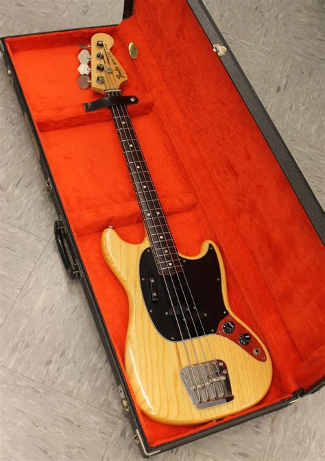 Fender Mustang Bass 1977 Kitarakuu