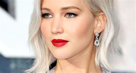 How To Get Jennifer Lawrences Perfect Red Lip Fashion