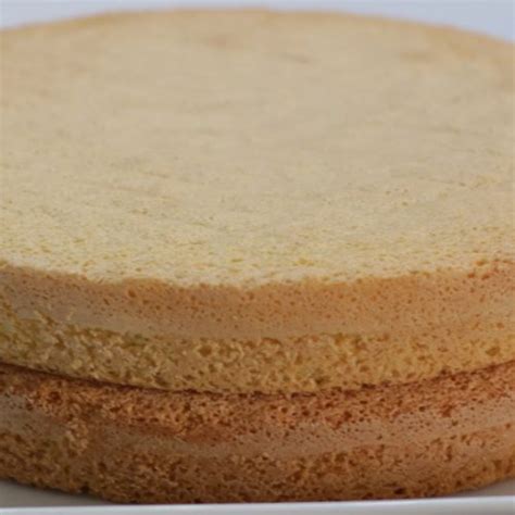 Sponge cakes are baked in a variety of differently shaped pans. Apropriate Temperature To Bake A Sponge Cake : Three ...
