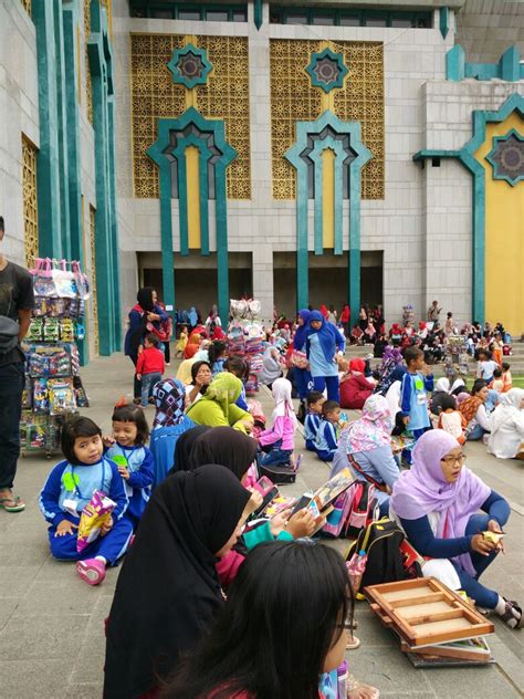 Bagi saya seorang ibu adalah sosok yang sangat penting, mungkin bukan hanya aku, para sobat semuanya pasti berfikir hal yang sama. MENYAMBUT HARI IBU, 1.200 PESERTA ANAK IKUTI BERAGAM LOMBA ...