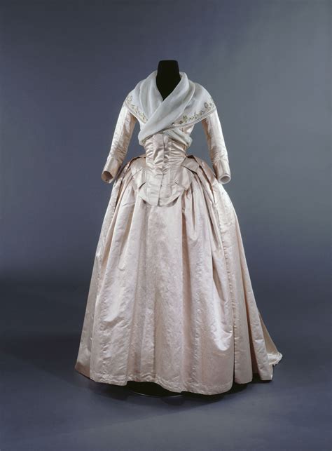Robe à Langlaise 1775 90 French Fashion 18th Century Fashion