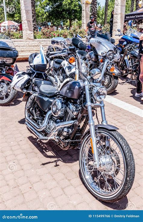 Altes Motorrad Harley Davidson An Einer Ausstellung Von Alten Autos In